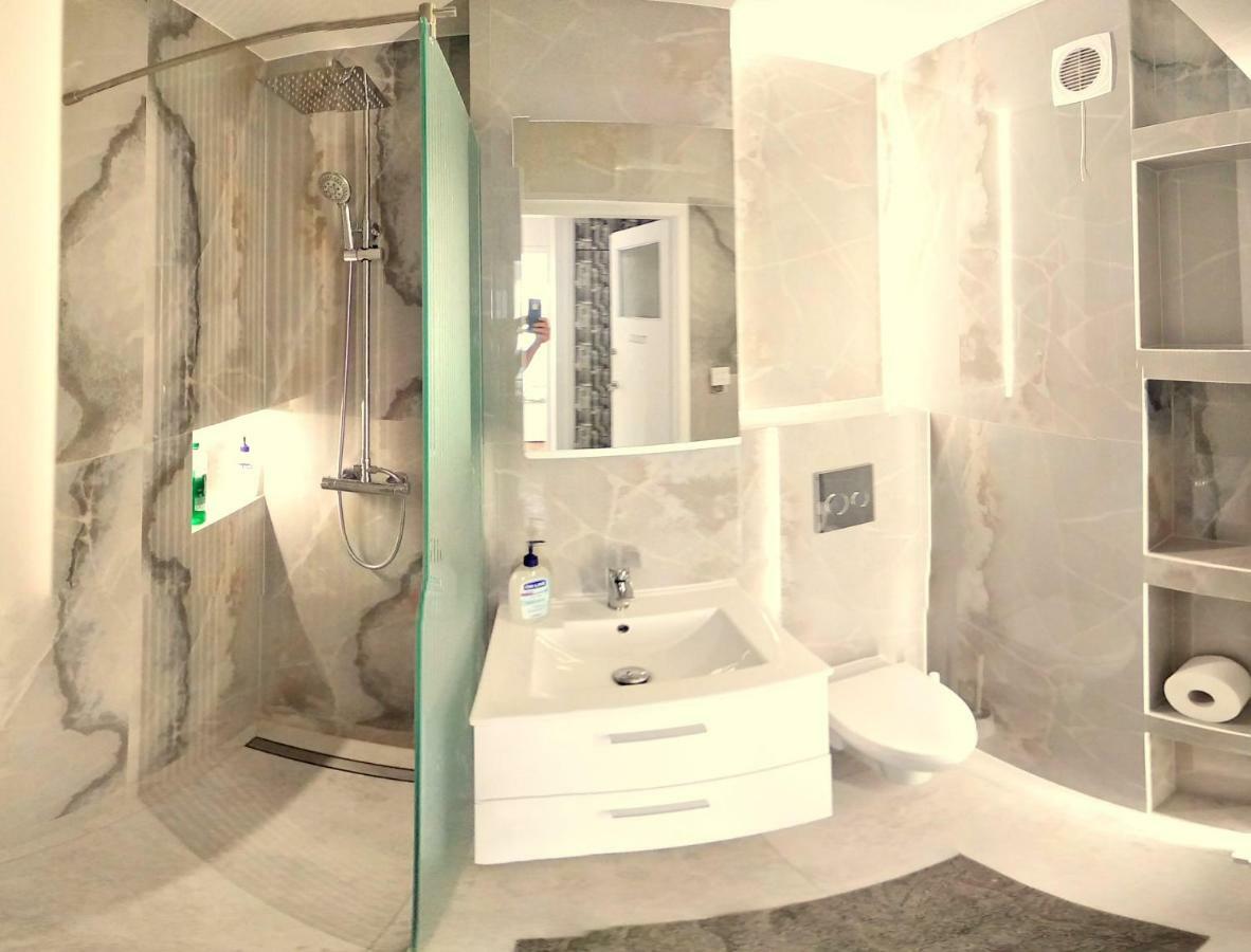 Studio Zelazna Rooms Near Old Town Warszawa Exteriör bild